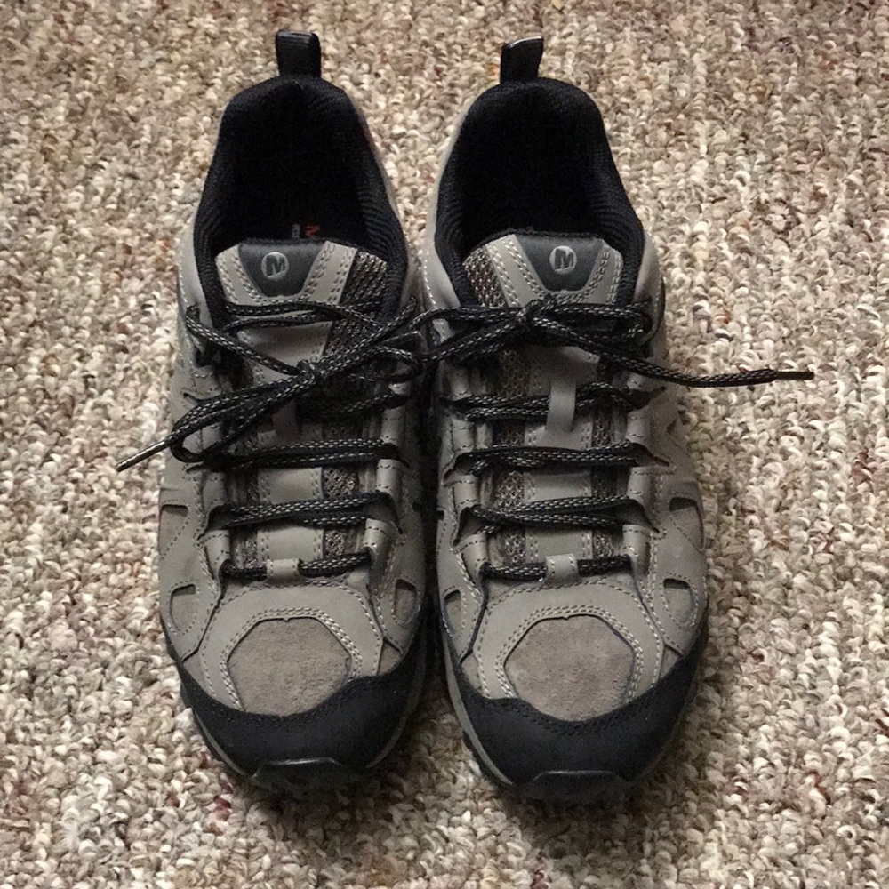 SOLD!! Men’s Merrell hiking shoes